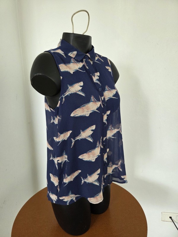 American Eagle Shark Print Sleeveless Blouse Size Small Navy Blue