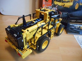 LEGO Technic Power Functions Front Loader Volvo with Box (Lego No: 42030)