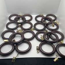 Anneaux de rideaux en bois marron avec pinces dorées 20. 2 cassés occasion