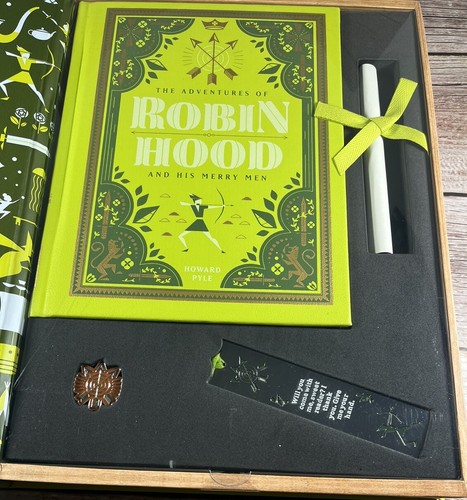 The Adventures of Robin Hood FAO Schwarz Exclusive Book, Pin, Bookmark & Scroll - Picture 3 of 6