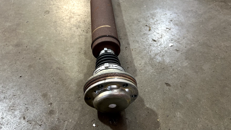 Eje de transmisión trasero Ford Mustang 2015-2017 FR3Z4R602S OEM. Foto 4 de 4