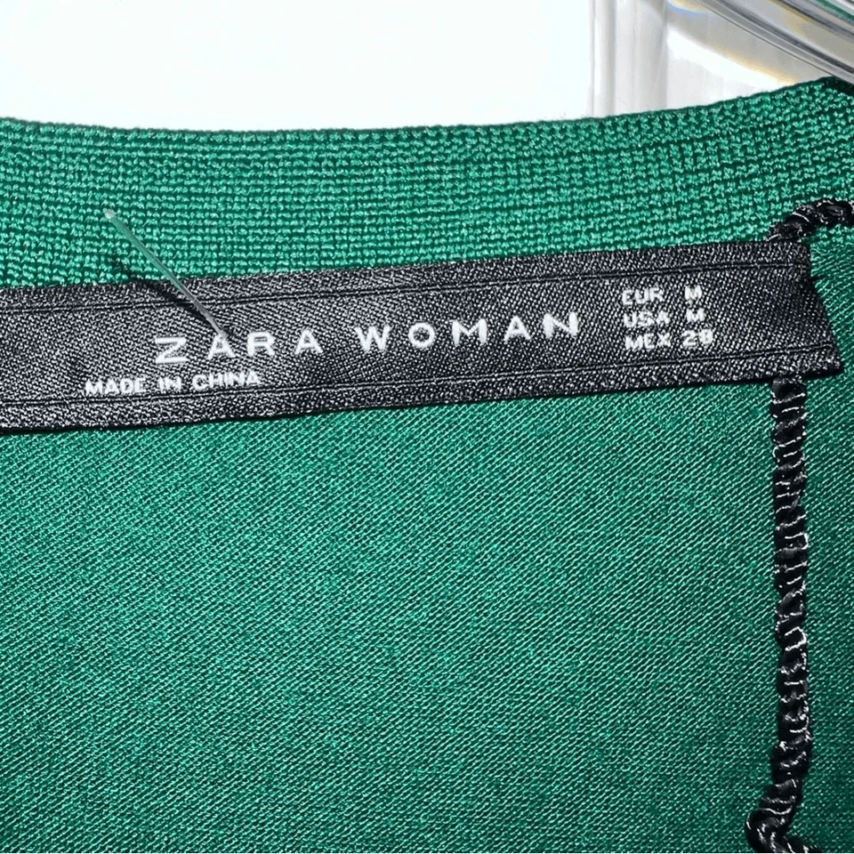 Blusa Zara Forrada Cuello en V Fluida Gasa Verde Kelly Talla Med Excelente Estado Usada Foto 3 de 4