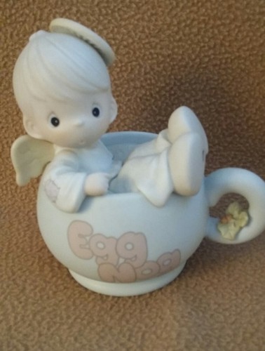 Precious Moments Figurine 1994 "Dropping in for the Holidays" #531952 - Picture 3 of 8