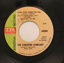 George Tipton - Promo 45 - Look Here Come The Sun / It'S Sunday On The Sunshine