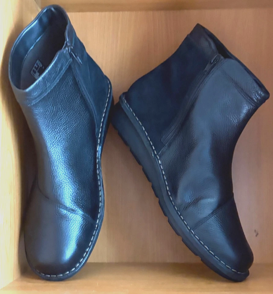 Women’s Clarks Michela Petal Black Leather/ Suede Ankle Boots Size 12 W NWOB - Image 3 of 4