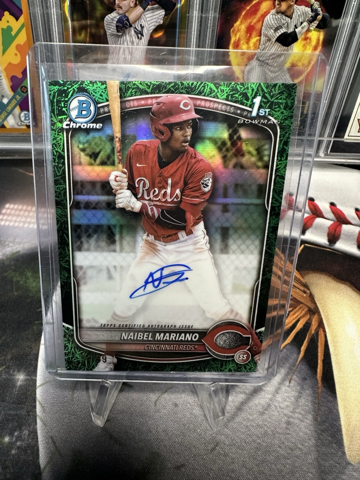 2025 Bowman Chrome 1st Autographs Naibel Mariano Green Grass Auto 34/99 (Reds)