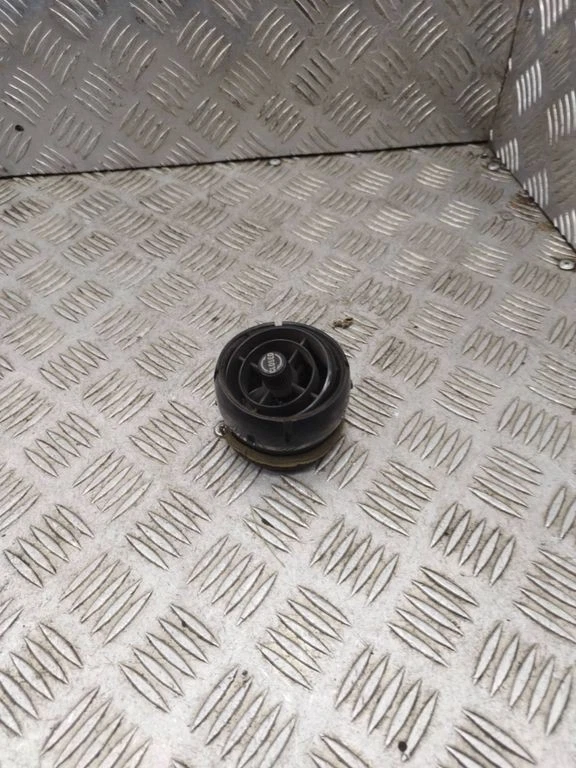 Toyota Land Cruiser (FJ60) 1988 Links BRR10337 - Image 3 of 4