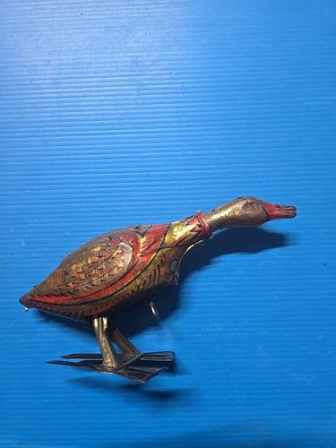 Jumping goose made by Louis marks.Probably from the thirties Wind up goose