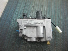 Honeywell VS8520E2092 Gas Valve NEW!   L.P.