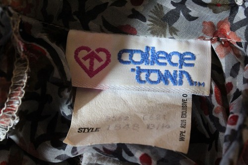 College Town Shirt Womens L runs M VTG 70s Chiffon Floral Button Jabot Academia - Picture 4 of 7