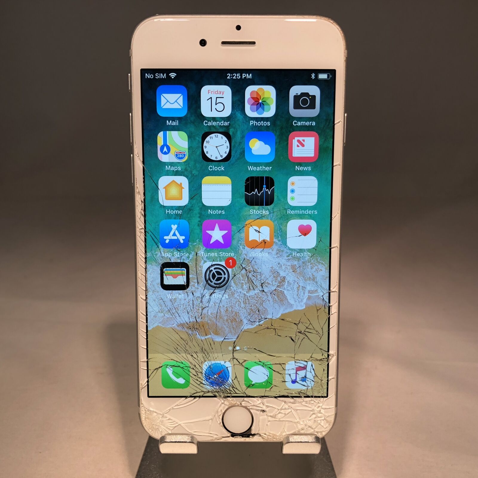 Apple iPhone 6 64GB Silver Unlocked Cracked Screen - Fully 