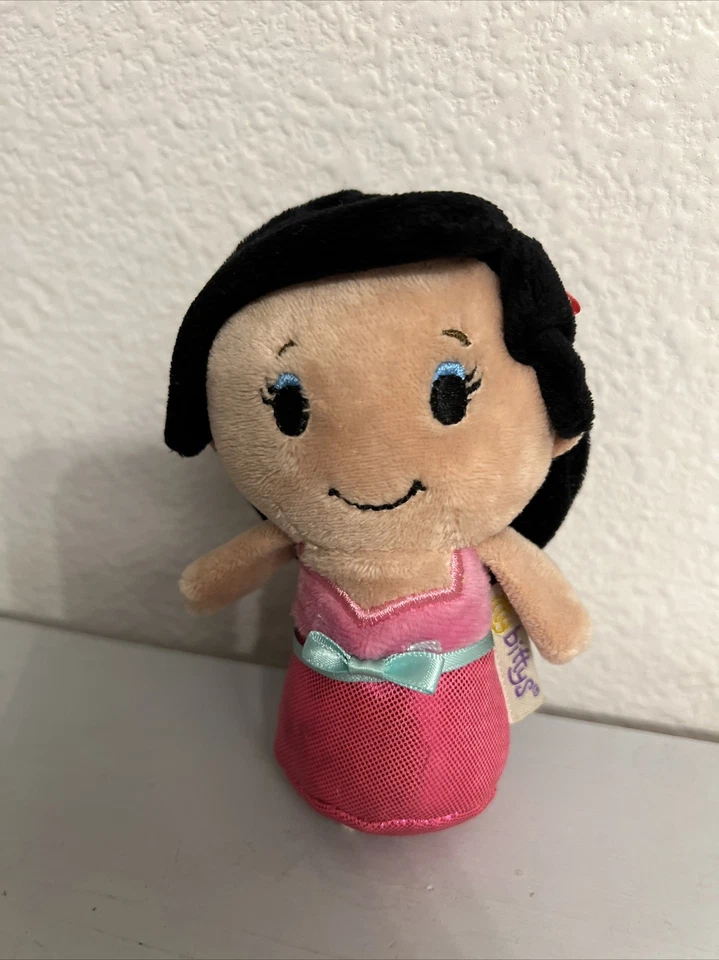 JUGUETE DE PELUCHE BARBIE ASIÁTICA SELLO KITTY BITTYS (USADO) Foto 3 de 4