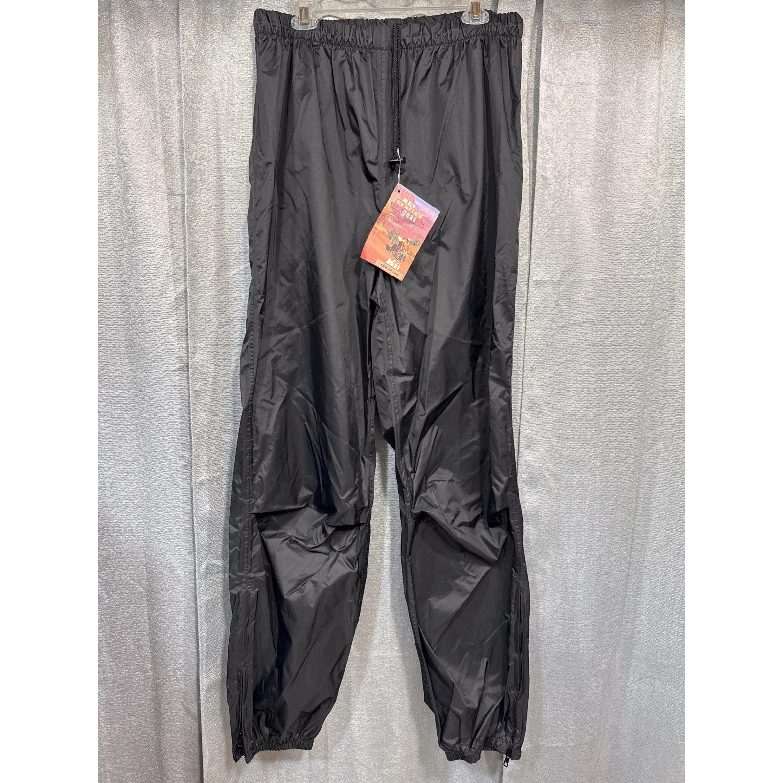 REI Rainshadow Pants Mens XL Black Water Resistant Nylon Cycling Rain Gear New