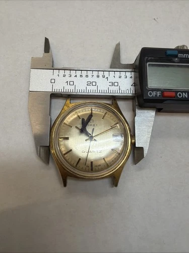 AE82 VINTAGE TIMEX Q Quartz Day Date Men's 35mm Watch PARTS/REPAIR No Back As Is