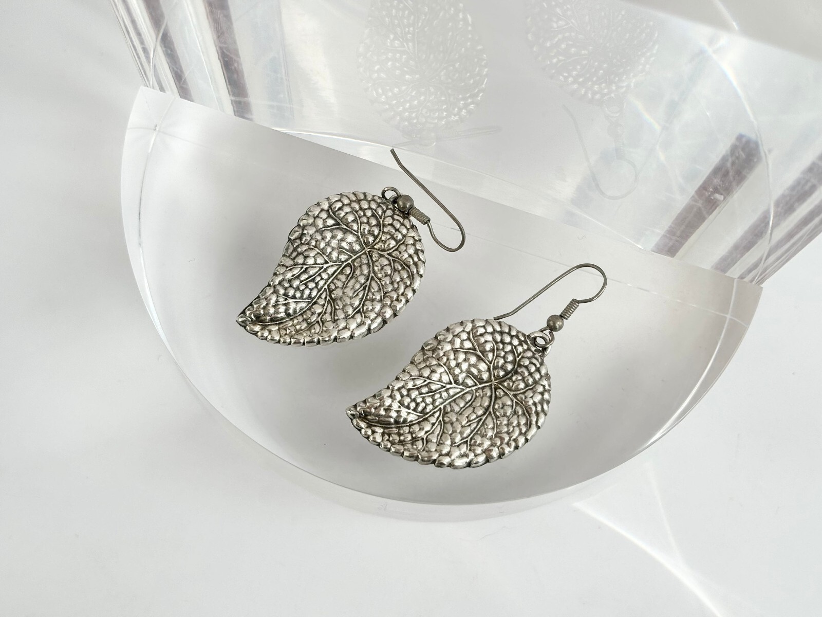 Silver Tone Vintage Leaf Shape Textured Dangle Ea… - image 2