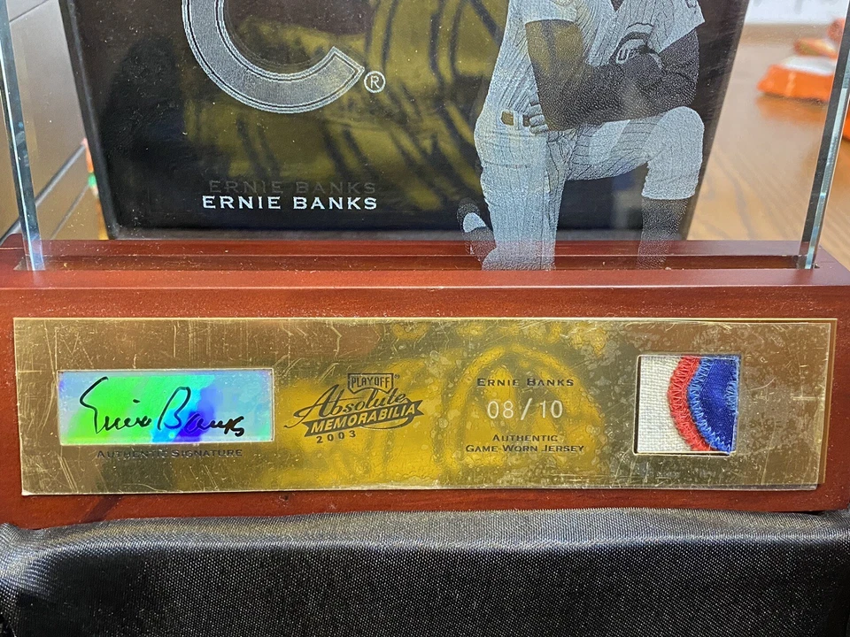 Playoff Absolute Memorabilia Ernie Banks 2003 autógrafo vidrio/parche 8/10 Foto 2 de 4