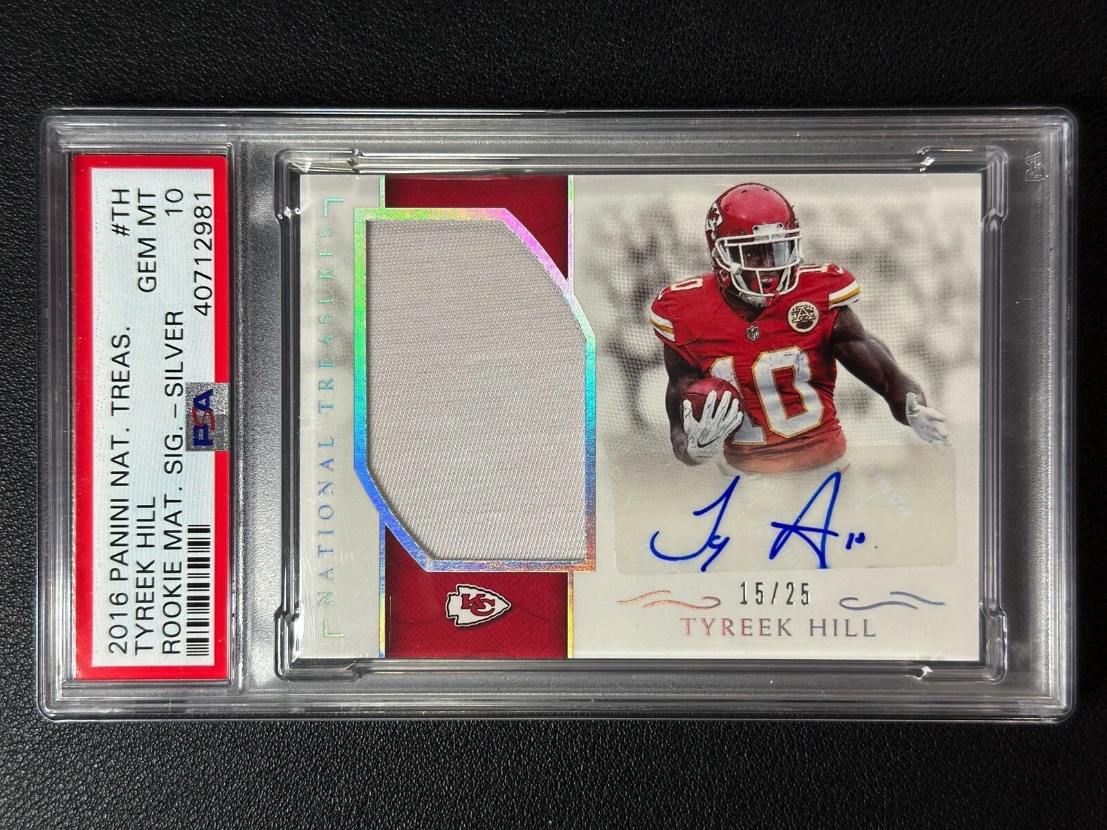 Tyreek Hill Panini National Treasures Rookie Materials Signatures #RMSTH Silver
