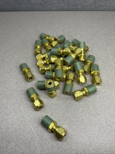 Gyrolok - 4CM4 - - 1/4" OD Tube - 1/4 MNPT- Brass New - QTY 28 - Picture 4 of 8