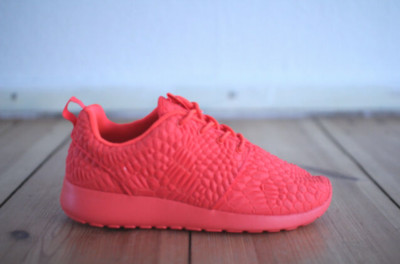 Nike Roshe One DMB WMNS Rot Gr. 38,5 UK 5 NEU 807460 600