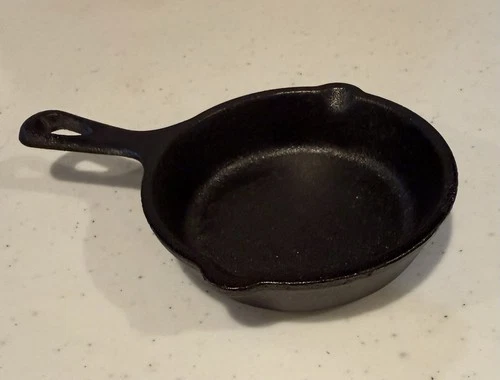 Vintage “Lodge LMS” Cast Iron Mini Skillet, AKAa “One Egg” Skillet. 4” Diameter