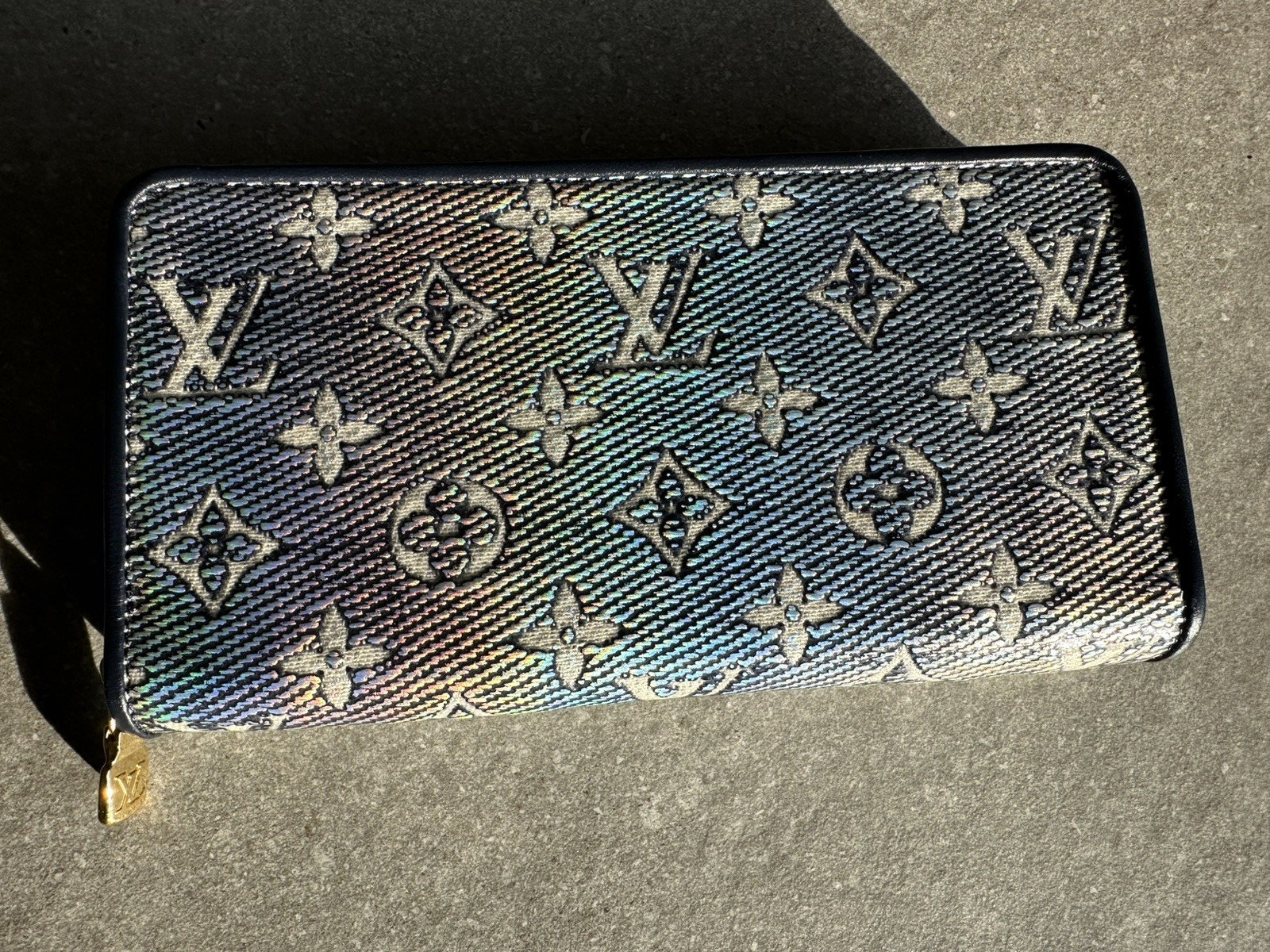 Louis Vuitton Monogram Zippy Wallet- 