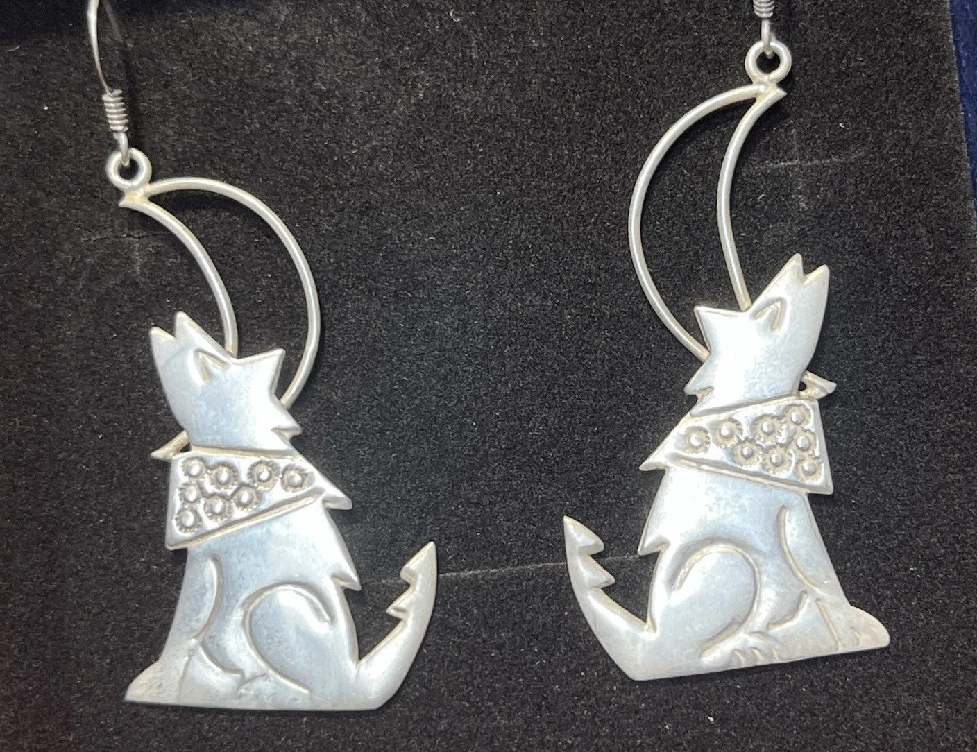 Vintage NAI Sterling Silver .925 Wolf & Scarf Howling at Moon Drop Earrings