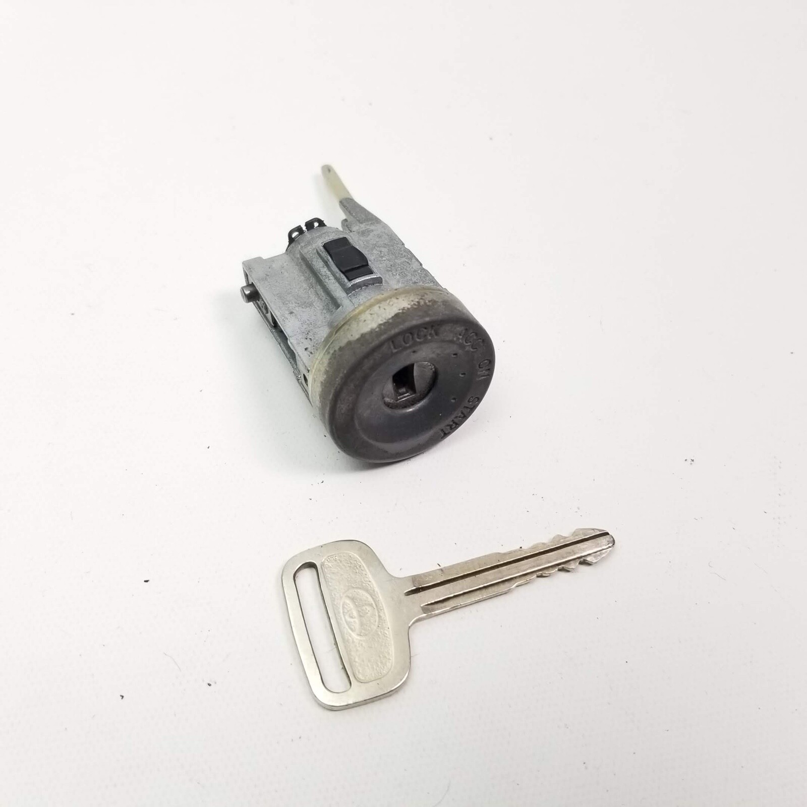 9802 TOYOTA COROLLA Ignition Lock Cylinder Switch + 1 Key 1998 1999