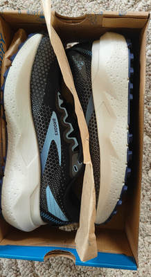 Brooks Caldera 6 womens ultra trail running shoes size 6.5 NEW black blue cushio
