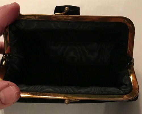 Cartera de terciopelo negro vintage Mel-Ton con correa de muñeca - Imagen 3 de 4