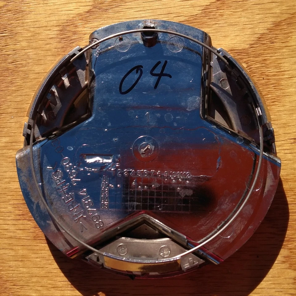 Isuzu Axiom Amigo center cap, chrome,  2002-2004 part number 897314 7630-03 04 - Image 3 of 3