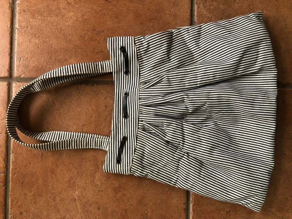 Nuevo bolso Lauren Merkin cubo y cordón con cubierta antipolvo Foto 3 de 4