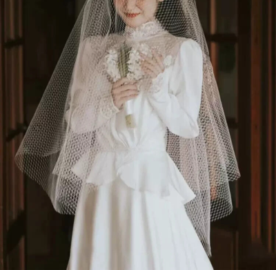 Elegant Mermaid Vintage Bridal Gown, Wedding Dress, Veil + Crown + PearEar  Clips | eBay