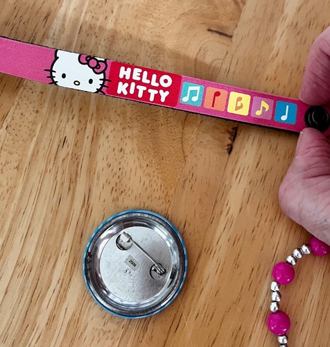 Sanrio Hello Kitty Cute Accessories 3pc Bracelets and Pin Set - Picture 2 of 4