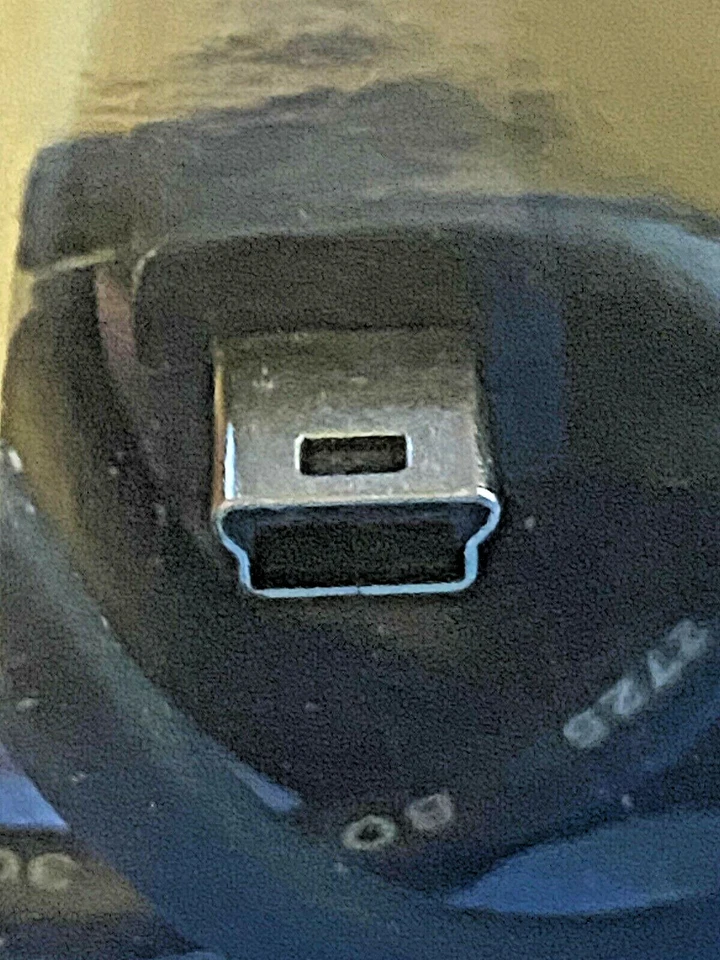 NOVO - Carregador de viagem modelo 457496 - Tomada de parede para dispositivos USB Mini-B - Imagem 3 de 3