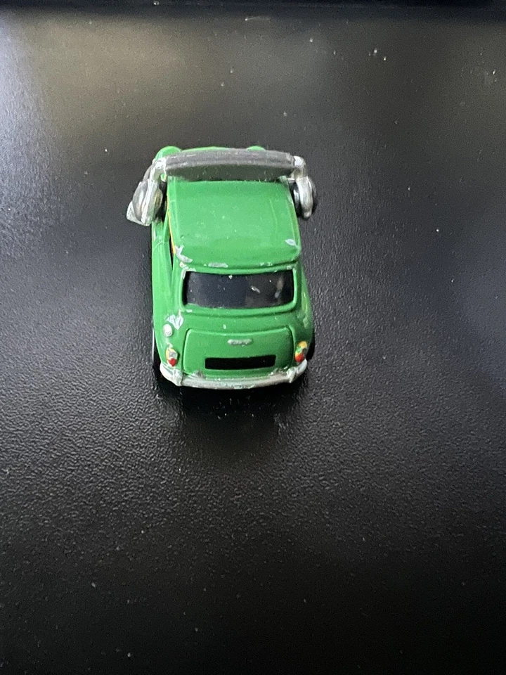 Disney Pixar Cars 2 - NIGEL GEARSLEY’S CREW CHIEF AUSTIN LITTLETON 1:55 Diecast - Image 4 of 4