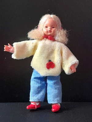 Kind Caco Mädchen Biegepuppe Puppenhaus Puppenstube 1:12  flexible doll, 8 cm