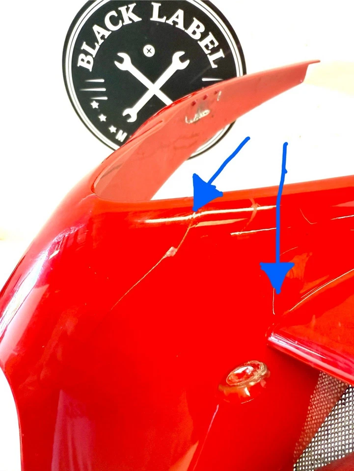 Carenado superior del faro rojo genuino Ducati 748/916/996/998 48110121A manchado Foto 4 de 4