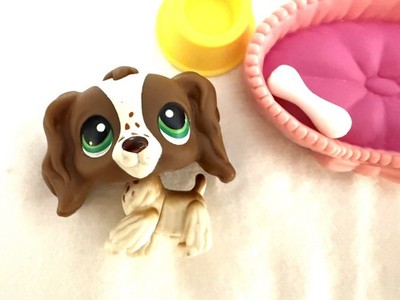 Littlest Pet Shop LPS #156 Cocker Spaniel Dog Brown Freckles Green Eyes w Access