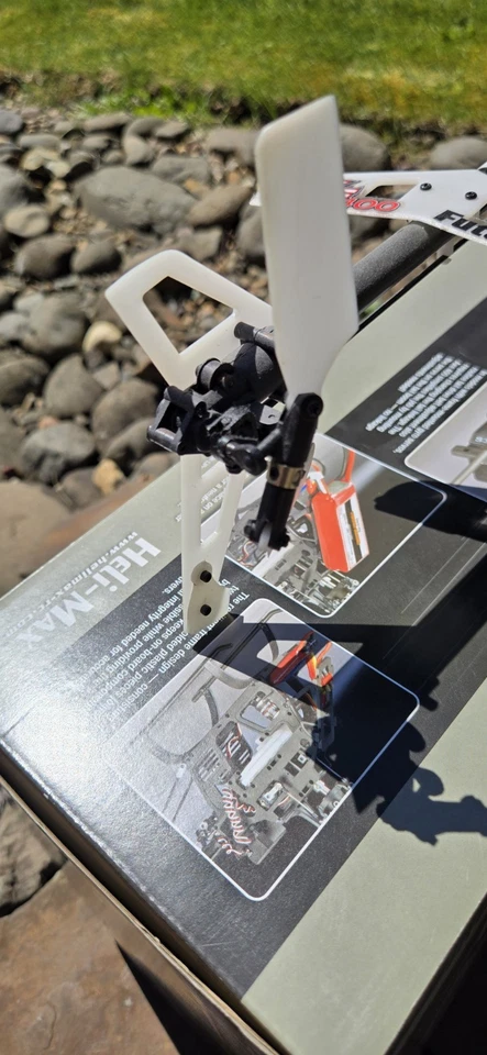 Heli-Max AXE 400 Helicopter With Futaba R606FS Receiver.  - Image 4 of 4