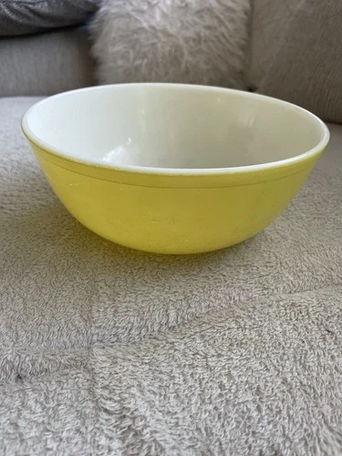 Vintage PYREX YELLOW Large Primary Nesting Mixing Bowl #404 • 4 Qt 10-1/2” USA