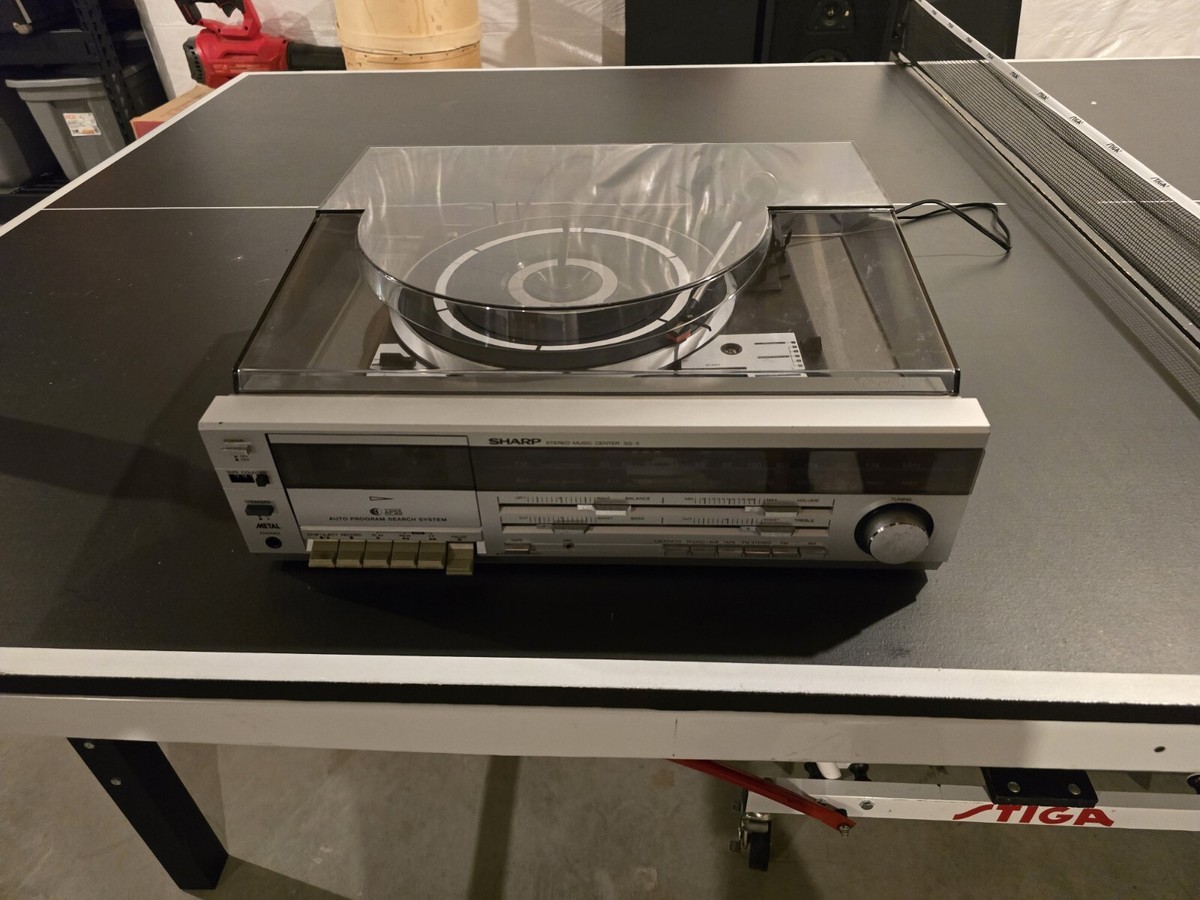 Sharp Stereo Music Center SG-5 AM/FM radio / Turntable