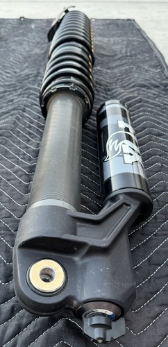 2024 CAN AM MAVERICK R BASE QS3 2.5” SHOCK 3 CLICK ADJUSTABLE REAR - Picture 7 of 9