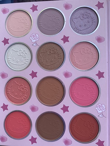 Hello Kitty 50 Aniversario PALETA GRANDE 117 COLORES!!!️ SOMBRAS DE OJOS/BLUSHES - Imagen 10 de 13