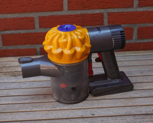 Dyson V6 Akku-Staubsauger als Ersatzteilspender etc. ungeprüft ohne Zubehör