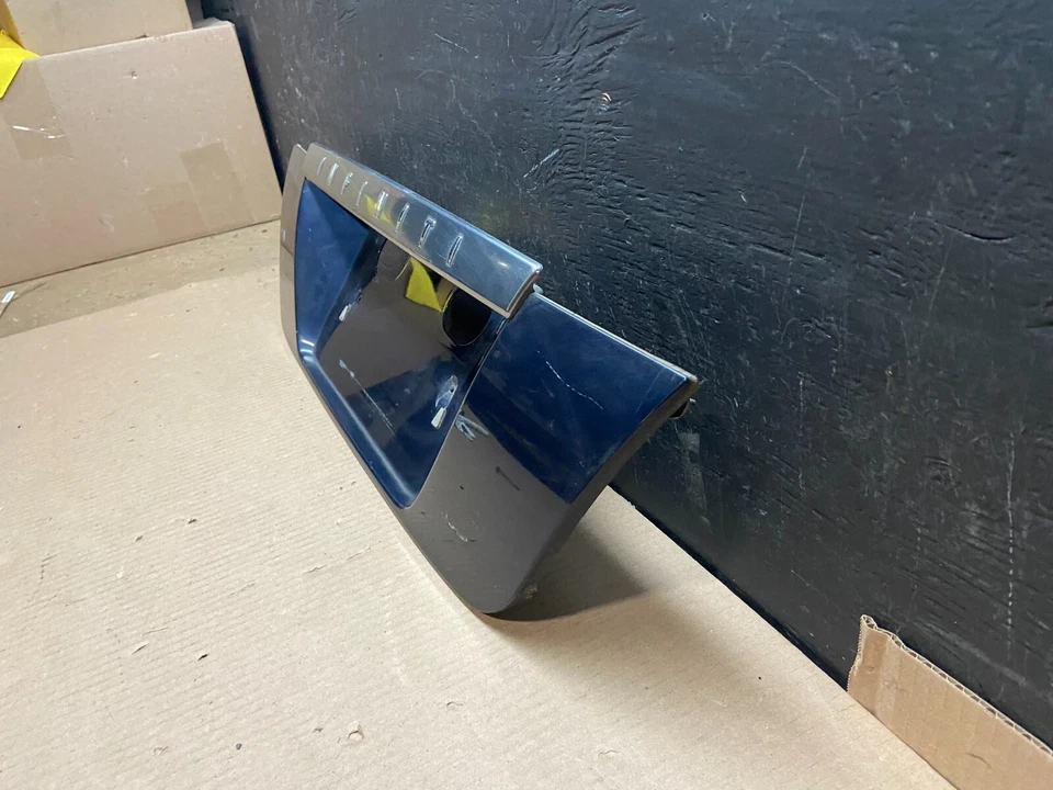 Infiniti I35 2002 2003 2004 tapa maletero matrícula trasera adorno OEM E8529 DG1 Foto 2 de 4