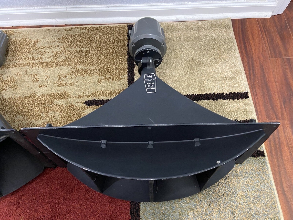 ALTEC 511 B HORN & 30447 - 30448 BRACKET & UNIVERSITY ID60B ALTEC 511 B HORN & 30447 - 30448 BRACKET & UNIVERSITY ID60B