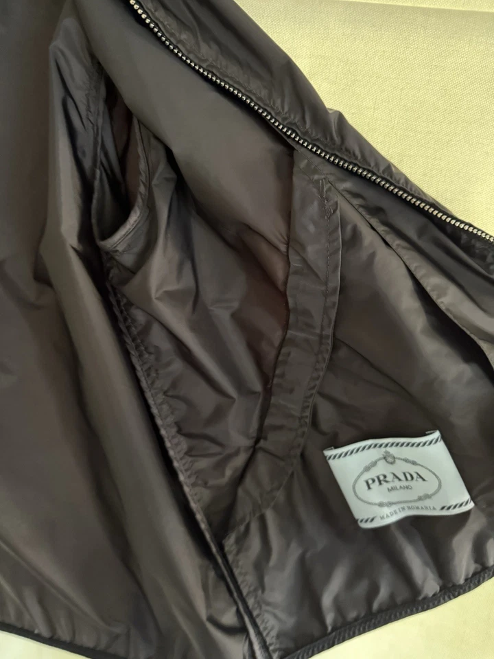 Chaqueta cortavientos Prada Light gris talla 40 peso medio ligero para mujer’s Foto 2 de 4