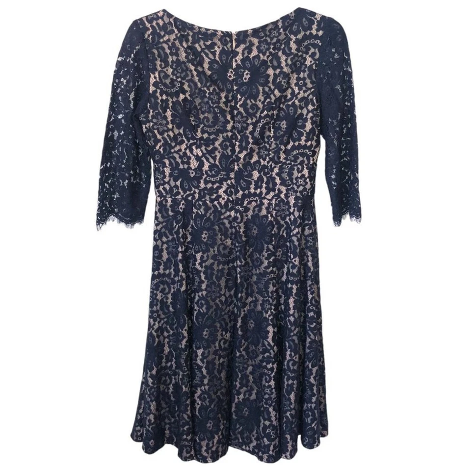 Vestido Eliza J Vieira Cuello en V Cruzado Azul Encaje Superpuesto Ajuste y Acampanado Talla 4 Foto 2 de 4