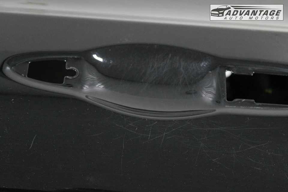 Jeep Cherokee 2019-2020 panel de cubierta de puerta del lado del pasajero delantero derecho OEM Foto 4 de 4