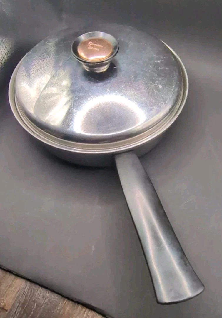 Vtg Duncan Hines Regal Ware Stainless Steel 3Ply 18-8 Sauce Pan Pot w/Lid 9.25"